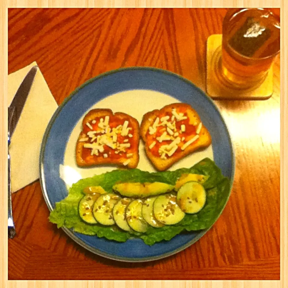 Today's Lunch: Cucumber salad, "pizza" style brown rice toast w/ soy cheese|Sai linさん