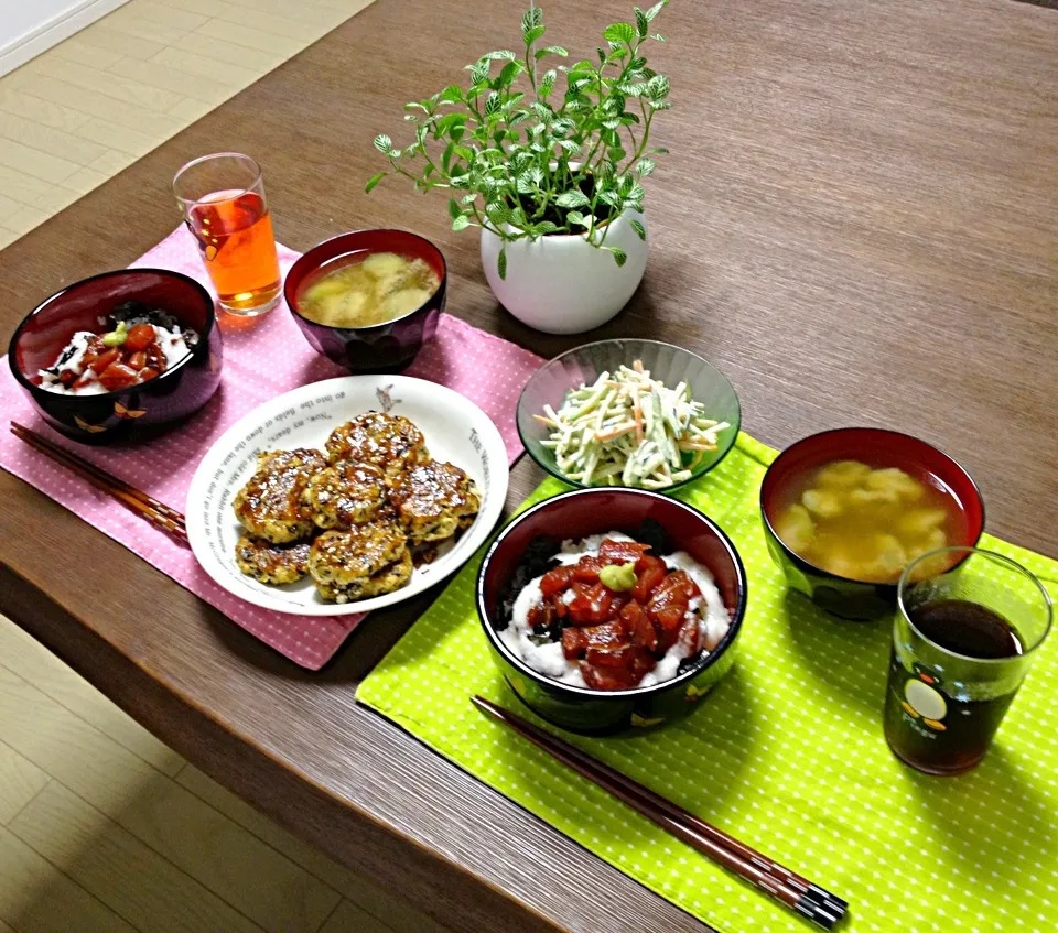 漬けマグロとろろ丼、豆腐とひじきのハンバーグ、牛蒡サラダ、茄子のお味噌汁|pentarouさん