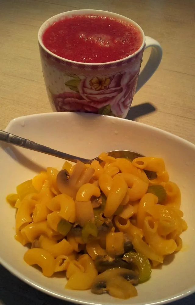 cheesy pasta + vege juice|Leh Sanさん