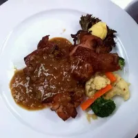 Chicken chop and mash potato with Rosemary sauce.|Steven Wooさん