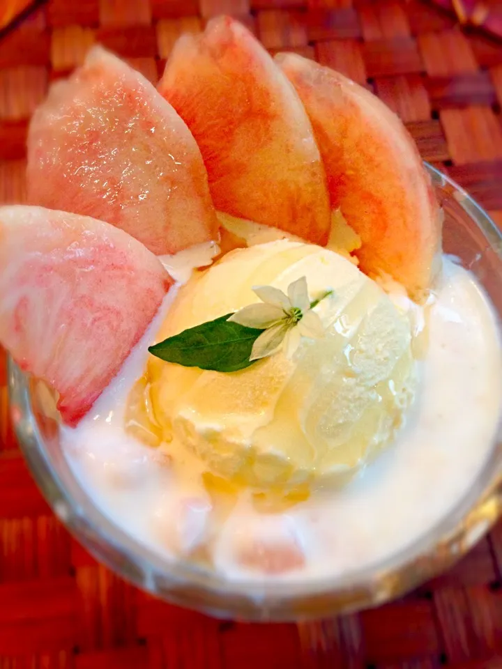 Yogurt peach parfait🍑ﾖｰｸﾞﾙﾄﾋﾟｰﾁﾊﾟﾌｪ|🌈Ami🍻さん