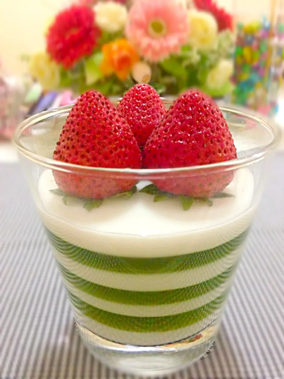 🍀Pandan and coconut layered jelly 🍓 ( วุ้นกะทิใบเตย )|🍴melody🍛🎶さん