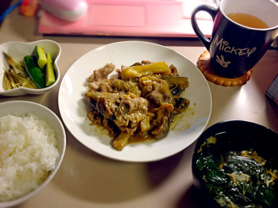 Snapdishの料理写真:茄子と豚肉の味噌炒め、モロヘイヤと卵のコンソメスープ、きゅうりの浅漬けとみょうが|shioriさん