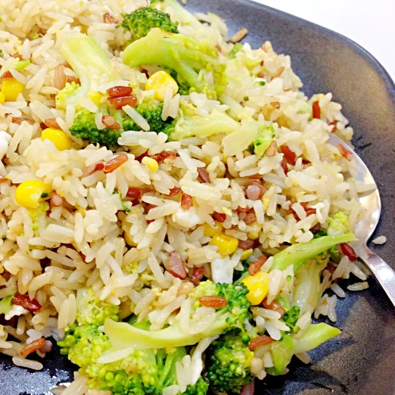 Egg white broccoli fried red rice|PeonyYanさん