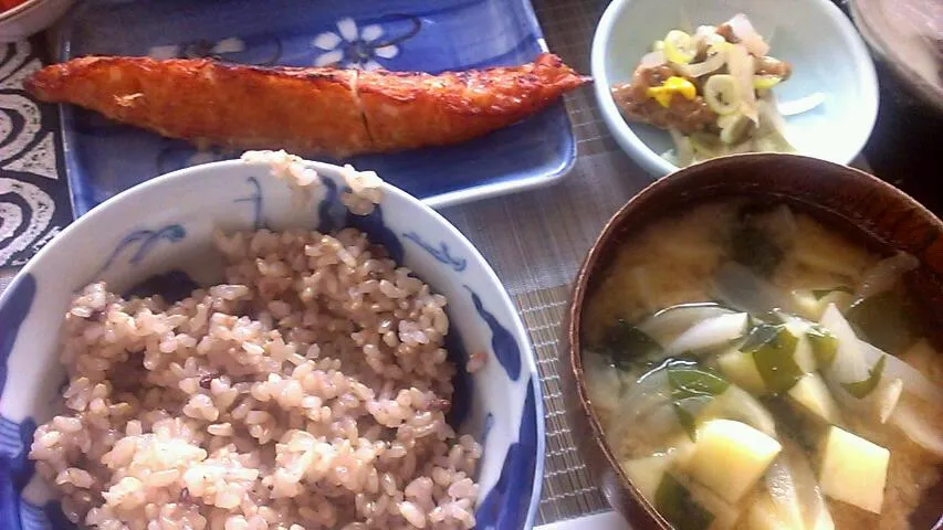 Snapdishの料理写真:さつま揚げ&納豆&じゃがいもの味噌汁|まぐろさん