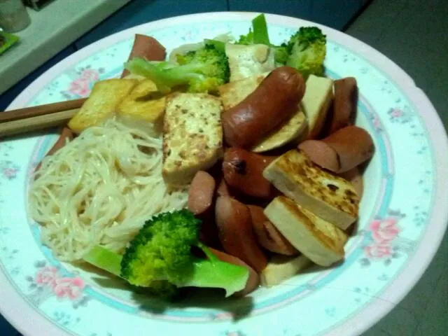 Mee suan with broccoli, bean curb and hoy dog made with love ;)|Xi wenさん