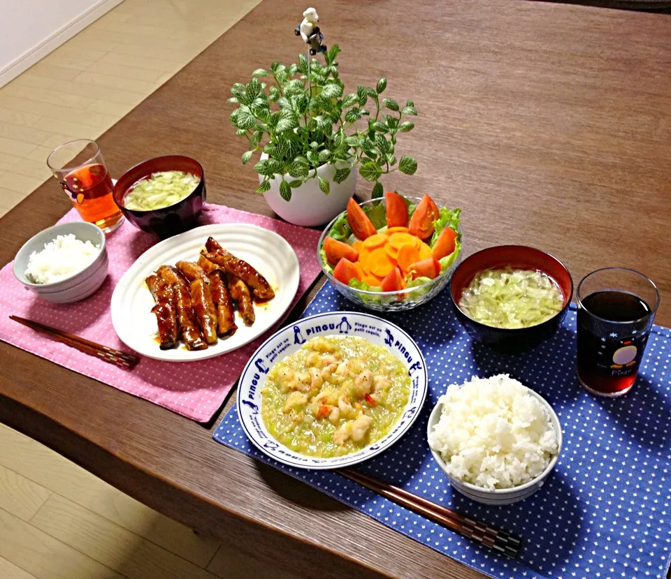 海老のネギ塩炒め、茄子の肉巻コチュジャン炒め、人参サラダ、キャベツの中華スープ、ご飯|pentarouさん