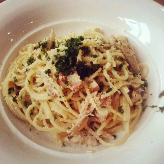 Snapdishの料理写真:Chicken Alfredo Cream Pasta|marcyさん