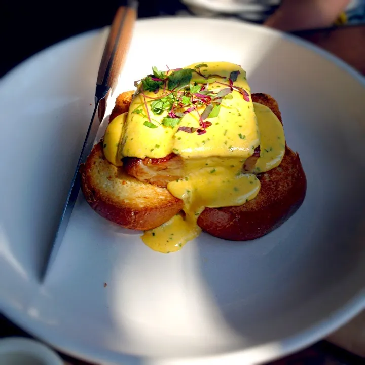 Brioche Egg in a Hole: Braised Pork Belly / Chive Hollandaise|Ryan Kimさん