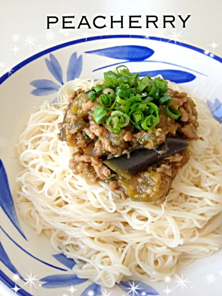 Snapdishの料理写真:昨日の残り物の麻婆茄子をのせて素麺♬|☆ぴ〜ちゃん☆さん