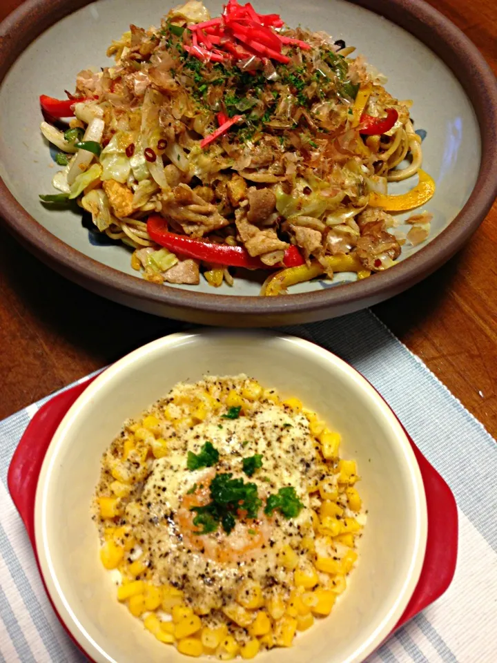 Snapdishの料理写真:🌺スイートコーンと玉子のココット&冷蔵庫一掃ソース焼きそば・うどん🌺|ゆかゴリラさん