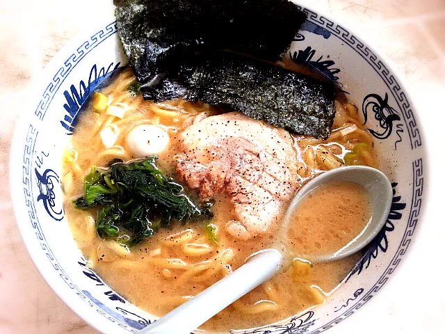 Snapdishの料理写真:新逗子屋のしょうゆとんこつラーメン|小林直樹さん