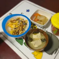 鰻の卵とじ丼・大根と人参の煮物・豆腐とわかめのお味噌汁|なのさん