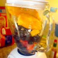 Nectarines, blueberries, mango and orange smoothie|fancyさん