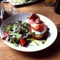 mozzarella and prosciutto bruschetta|teresaさん