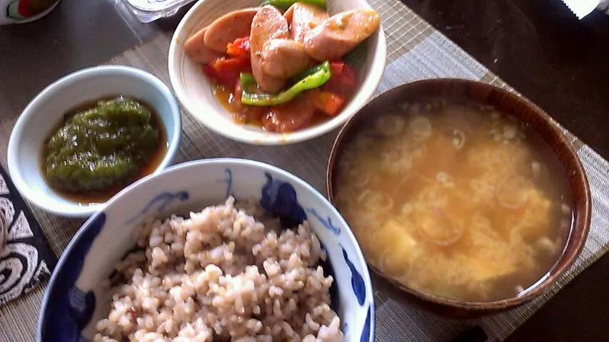 めかぶ&魚ニソのバター炒め&めかぶ&豆腐の味噌汁|まぐろさん