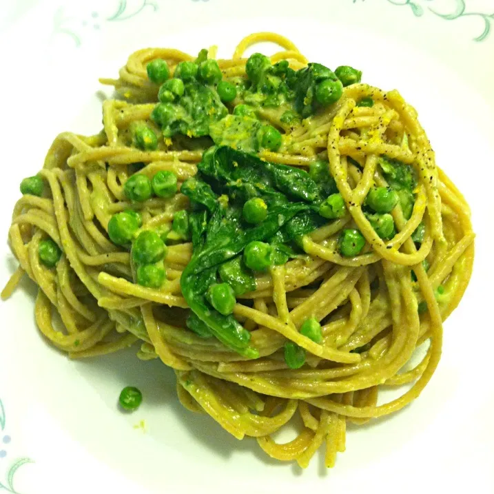 Pasta in avocado sauce with spinach and peas|Martha P.さん