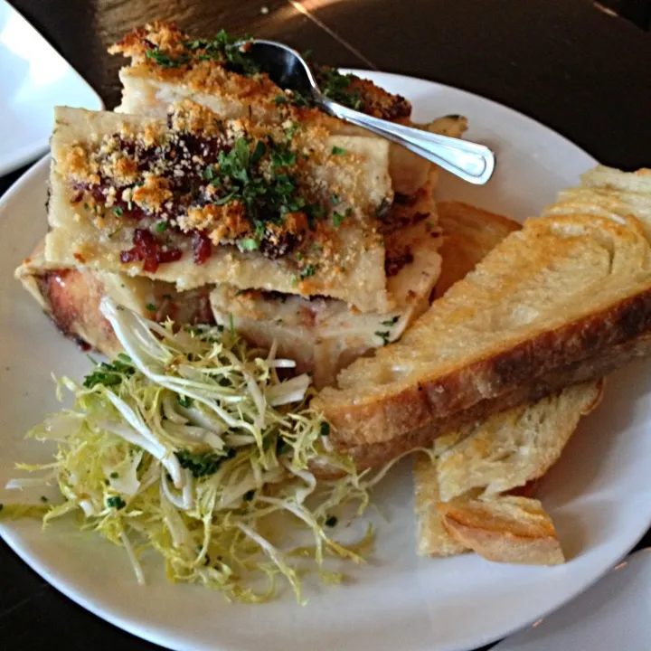 Bone marrow and toast!|John Tompkinsさん