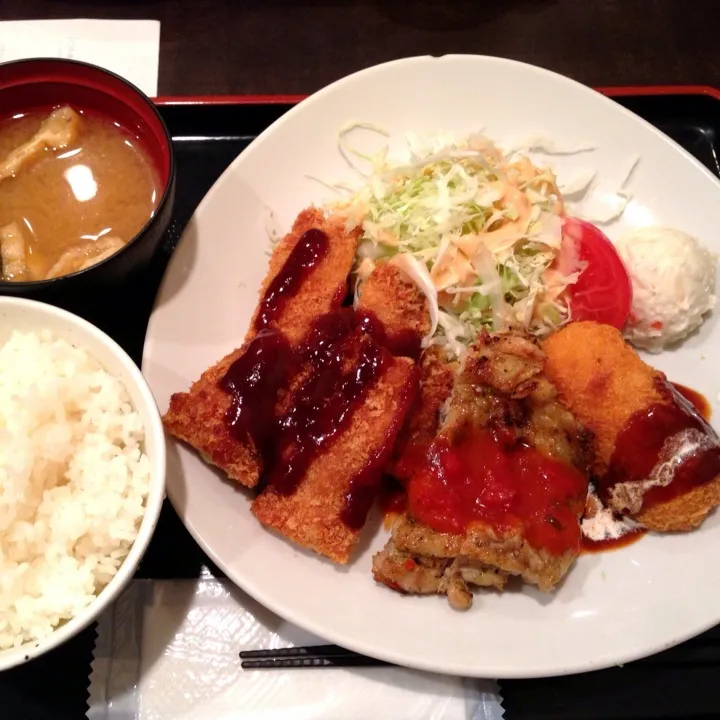 ミックスランチ（チキンカツ、ガーリックチキン、カニクリームコロッケ）|純さん