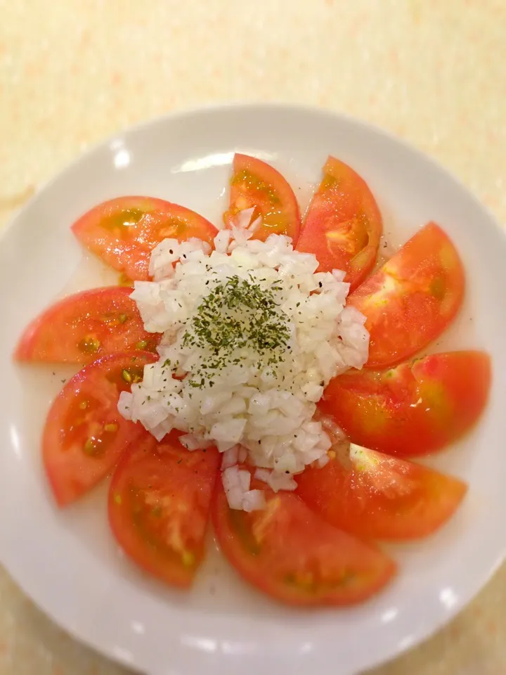 Snapdishの料理写真:トマトの酢っぱサラダ|みるめいくさん