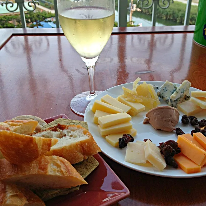 Cheese and wine cheers to 46 years|lauren shannonさん