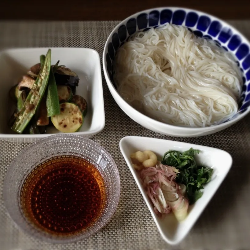 そうめんと夏野菜のバーニャカウダソース|ぺんぎんさん