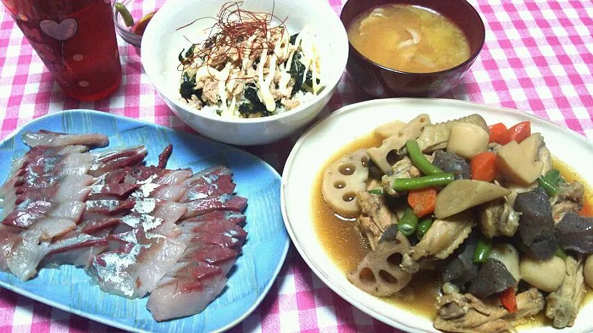 ツナマヨ丼(韓国海苔･糸唐辛子)、筑前煮(鶏手羽中･里芋･筍･人参･ごぼう･人参･蒟蒻･椎茸･いんげん･蓮根)、つばす刺身、お味噌汁(ベーコン･じゃが芋･玉葱･バター)|まあるさん