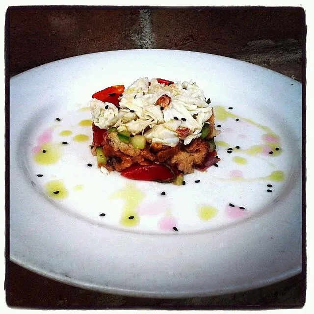 Sage panzanella with crab, black seseme seeds, olive oil, and red wine vinegar.|Austin Greenさん