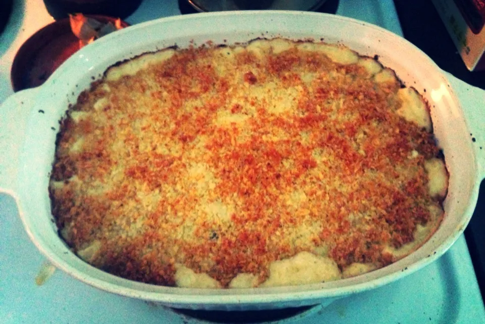 Snapdishの料理写真:Roasted Garlic Mac N Cheese|ambaさん