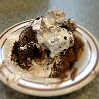 Chocolate, peanut butter, whipped cream, Oreo Pie. (8/20)|Stephanie Clintonさん