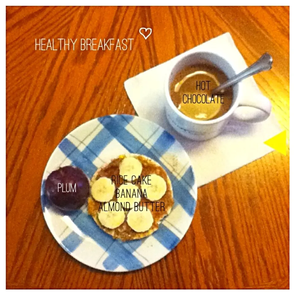 Rice cake with banana & almond butter, hot chocolate drink, & a plumb|Sai linさん