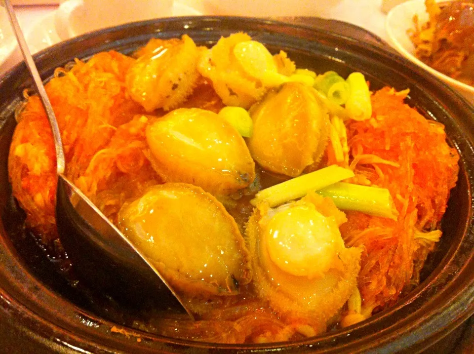 Braised whole abalones with vermicelli casserole|skyblueさん