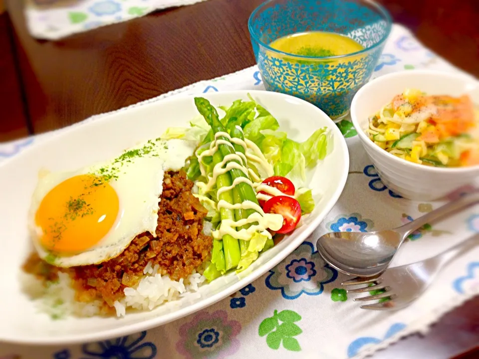 Snapdishの料理写真:ミートソース丼とかぼちゃの冷製スープ|ユカさん