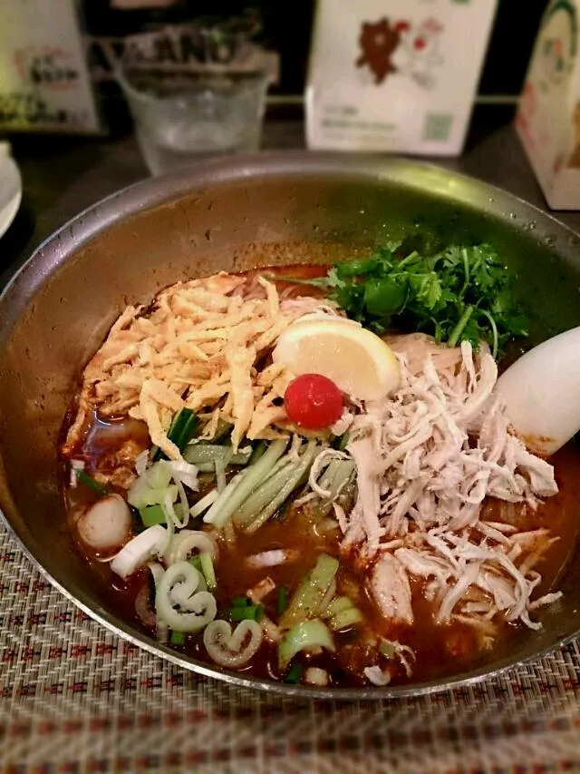 Snapdishの料理写真:冷やしトムヤムクンラーメン@ティーヌン|あぶみんさん