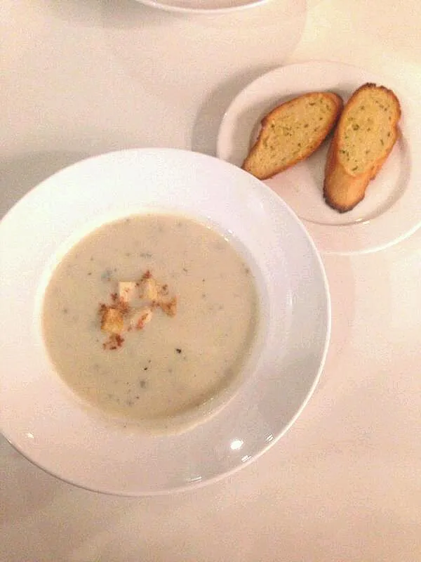 Wild mushroom soup with crispy garlic bread. Perfect match ♥|joey limさん