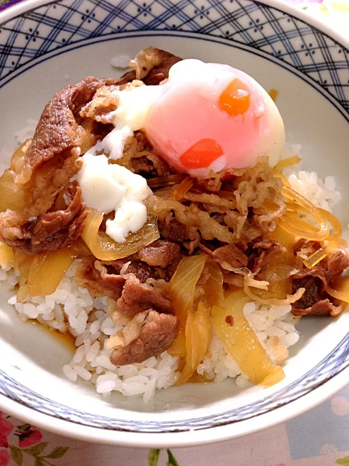 牛丼 温玉乗せ|相良幸子さん