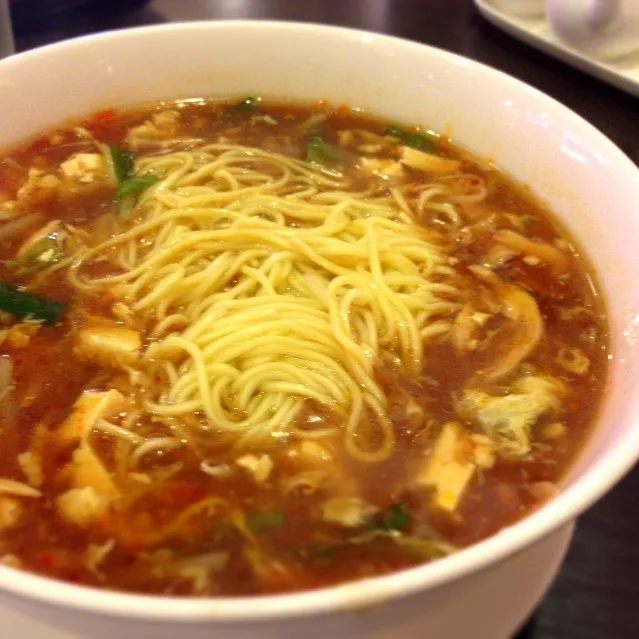 辛いー。いつも以上に汗だく！ 酸辣湯麺。|さるさん