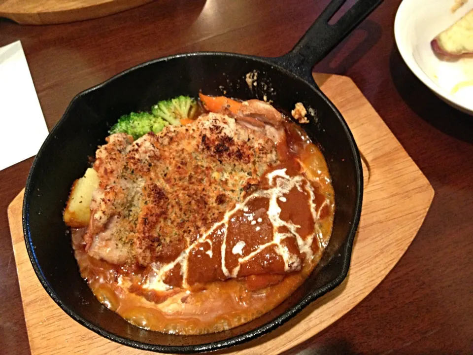 鶏モモ肉の香草パン粉焼き デミグラスソース|奈々さん