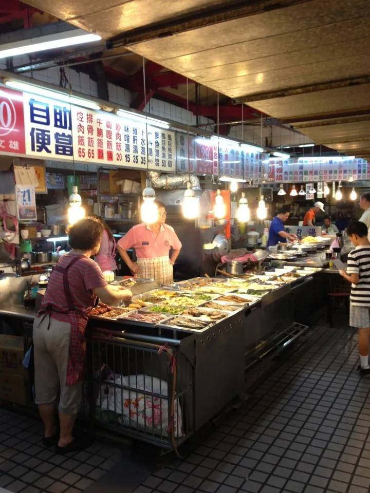 台湾 屋台。臭いで吐気が。。。|きよながさん