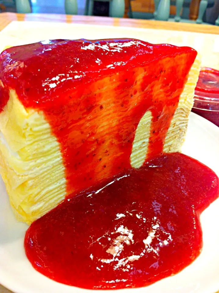 Snapdishの料理写真:Mille crepe strawberry|Issara. 🍴さん