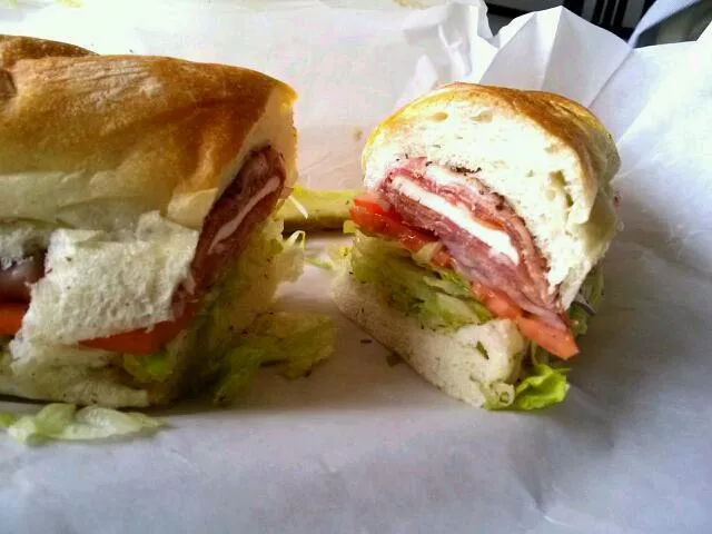 prosciutto and fresh mozzarella sub|Alissa Munさん