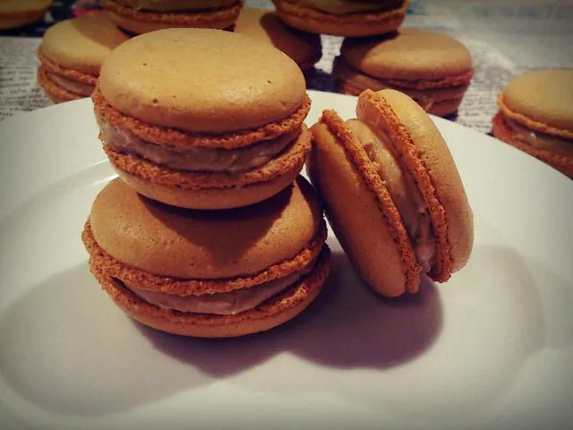 Snapdishの料理写真:salted caramel macarons|Anna Tranさん