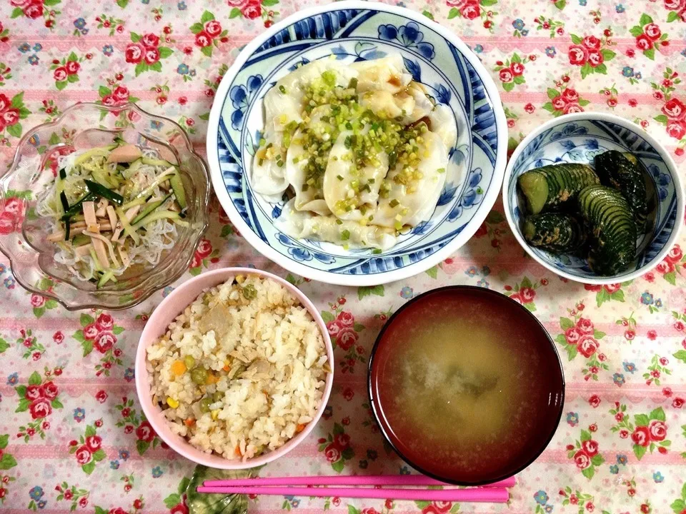 晩御飯＊水餃子、きゅうり味噌漬け、春雨サラダ、 簡単ピラフ、味噌汁|まゆめろさん