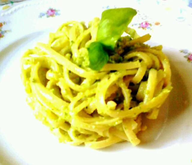 linguine & pesto with zucchini almonds basil parmesan|ceccaさん