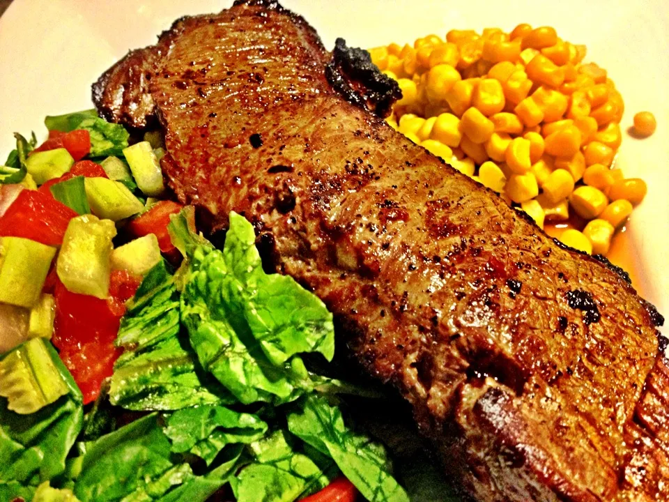 Peppered NY steak, salad & corn|Erin Anneさん