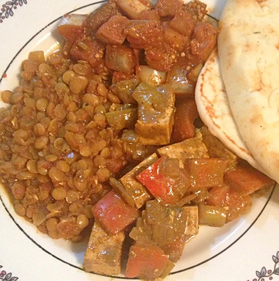 Curried Tofu, Curried Lentils, Tandoori Eggplant and Naan|http://melissasmenu.wordpress.com/さん