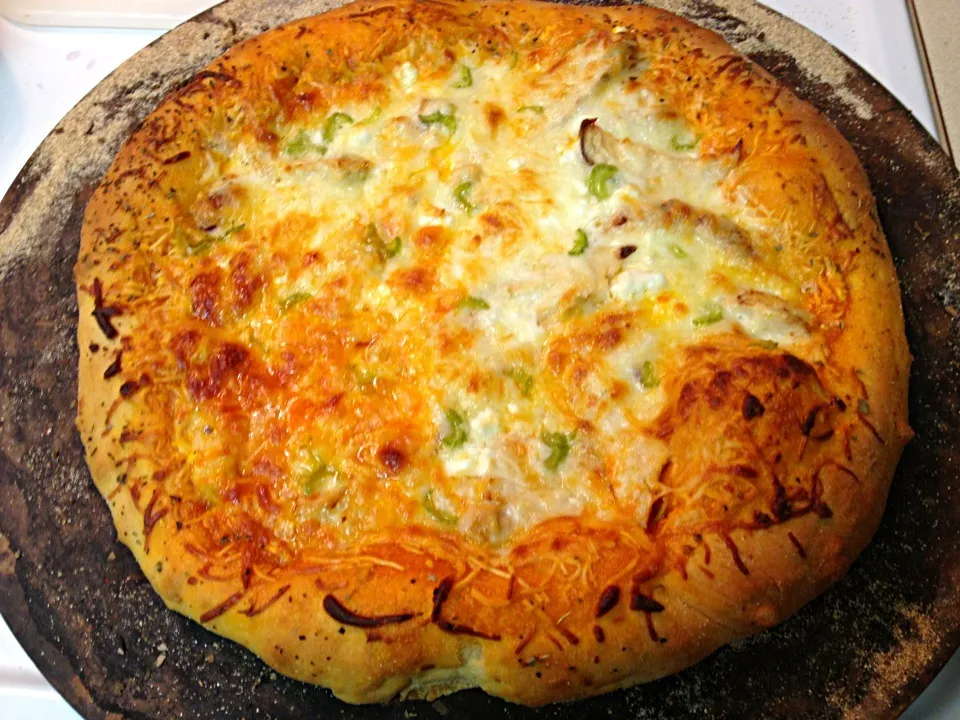 Homemade chickbuff pizza w a lil feta and blue ...|geoffrey hatcherさん