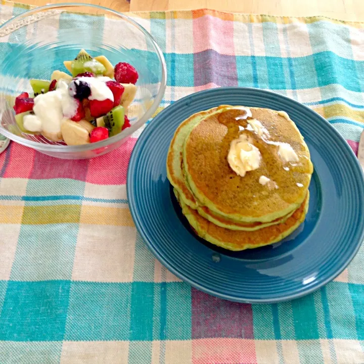 Snapdishの料理写真:野菜嫌いの子どもも大好き！我が家の青汁入りホットケーキ☆|naoさん