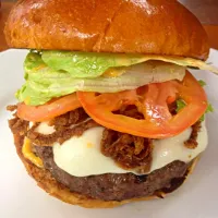 Fresh mozzarella , fresh jalapeño , angry onions, lettuce, tomato, siracha mayo my burger creation for the day!😜|Tina Wilson-Terryさん