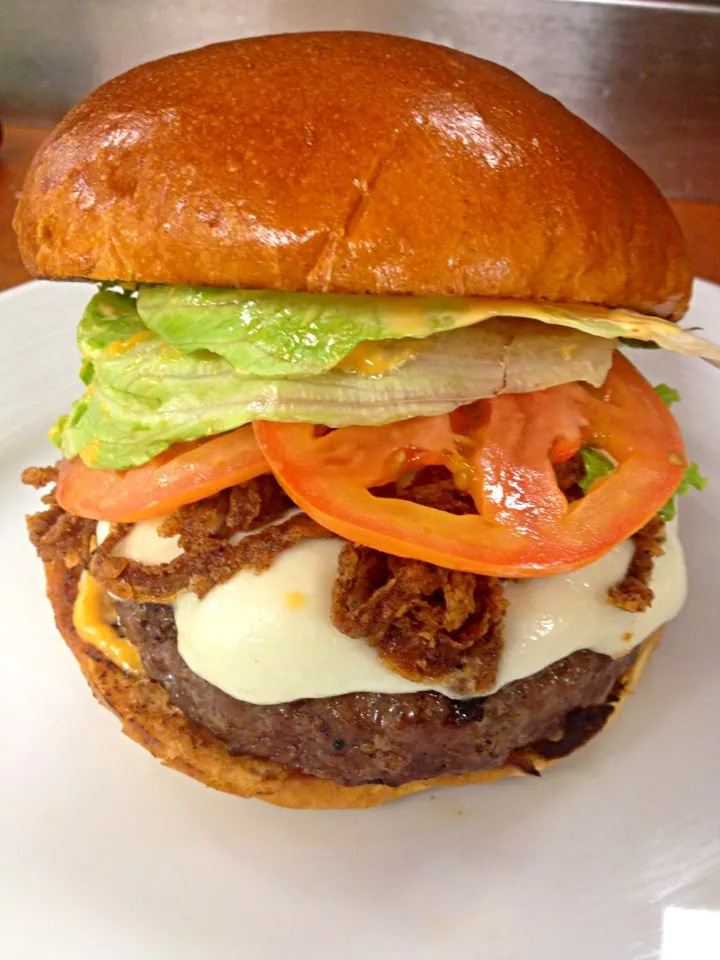 Fresh mozzarella , fresh jalapeño , angry onions, lettuce, tomato, siracha mayo my burger creation for the day!😜|Tina Wilson-Terryさん